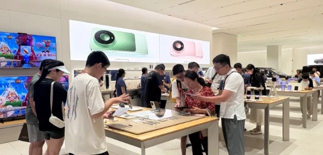 最贵18999元 华为Mate 90开售 全系搭载旗舰韬芯片